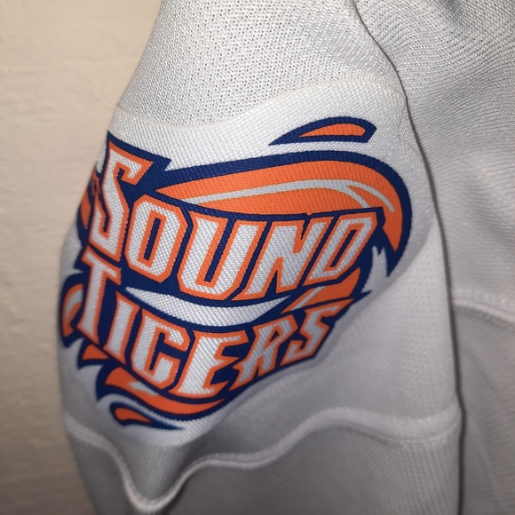 NWT Reebok Bridgeport Sound Tigers Hockey Jersey White - Picture 6 of 7